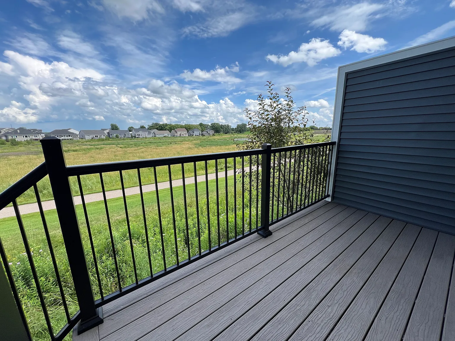 Private Entry townhome with 3 bedrooms and 2 full/2half baths w/ 2 car garage — Photo 2