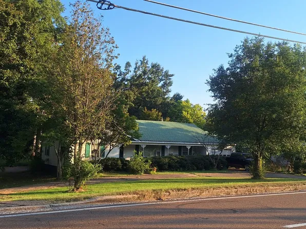 1375 E Poplar Ave, Selmer, TN 38375