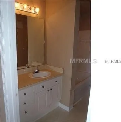 18001 Richmond Place Dr #433 — Photo 4