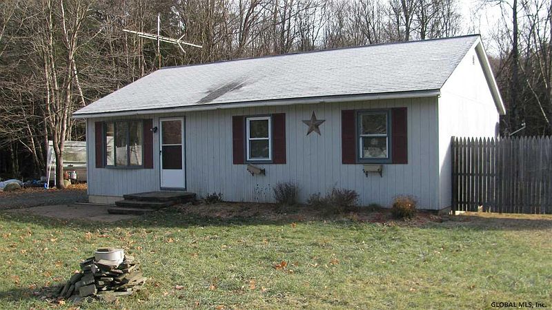3rd image of 152 SHAWN Drive