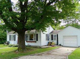 10 Hill Dr, Fairfield, IL 62837