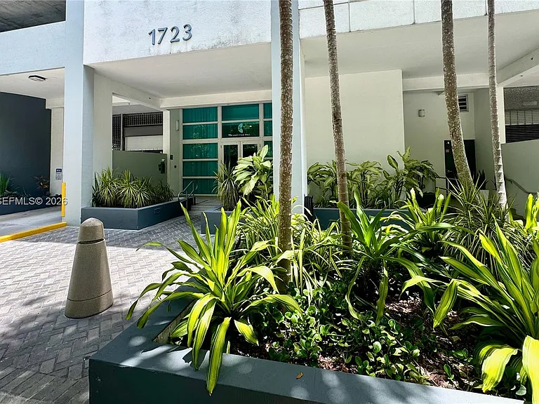 1723 SW 2nd Ave #704 — Photo 46