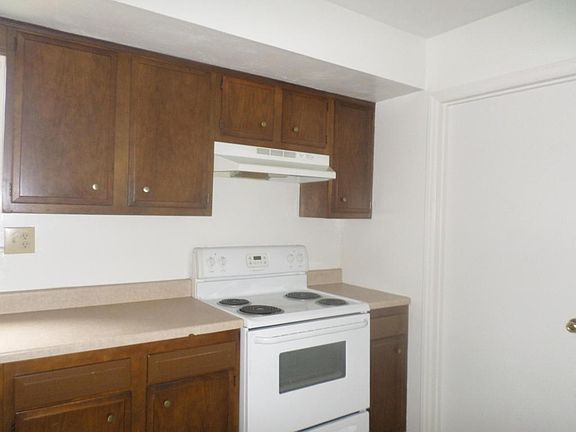 4th image of 2633 Stanford Dr