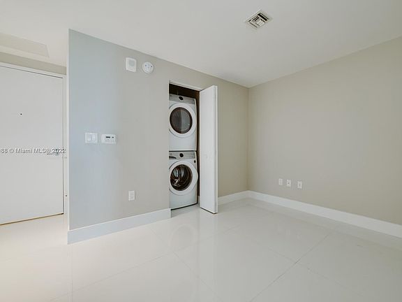 2nd image of 16385 Biscayne Blvd Unit 2403