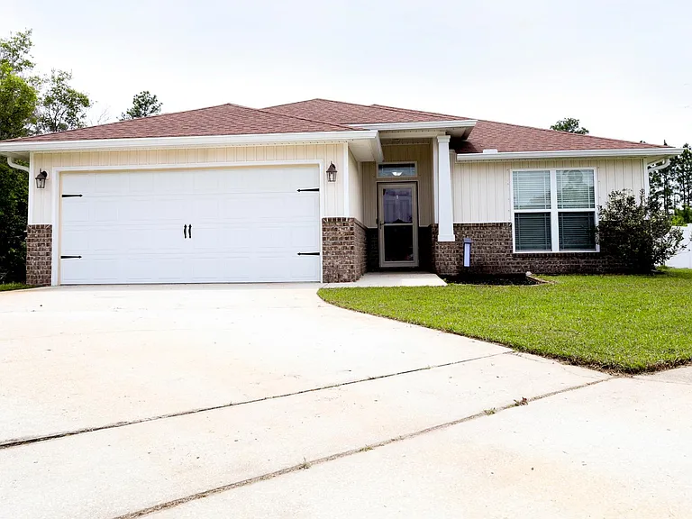 Our home is nestled in a peaceful cul-de-sac, offering a quiet and serene stay. Enjoy stunning views of Florida's natural park, along with breathtaking sunrises and sunsets.