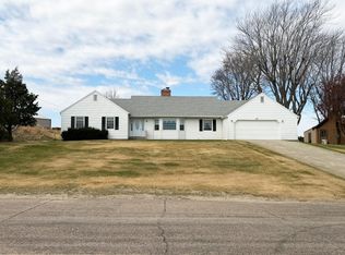 817 Skyline Dr, Bassett, NE 68714