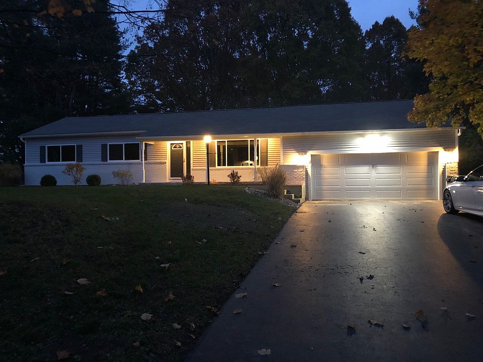 2nd image of 2 Blue Spruce Ln