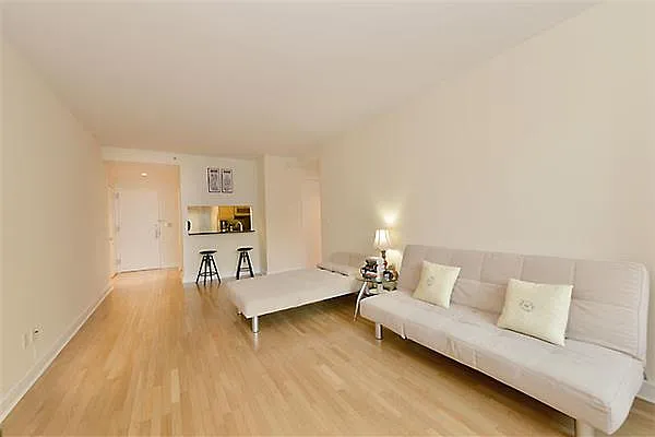 Sold by R New York | media 3