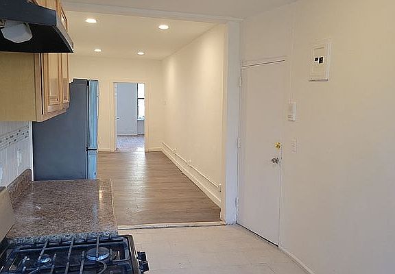 2nd image of 2006 2nd Ave #1AA