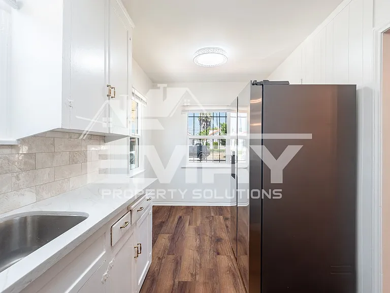 8930 S Hobart Blvd — Photo 9