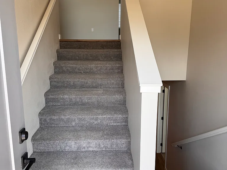 896 E Railroad Ave — Photo 2