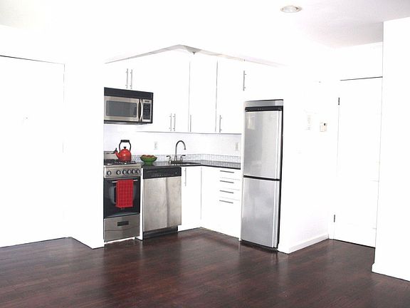 4th image of 468B 17th St APT 1B