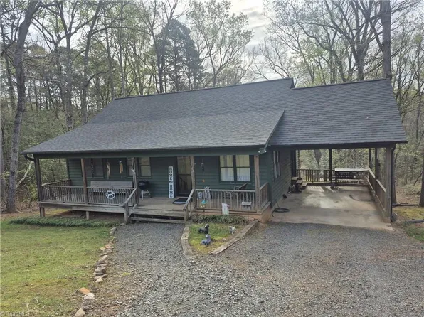 324 Pinecrest Cir, Troy, NC 27371