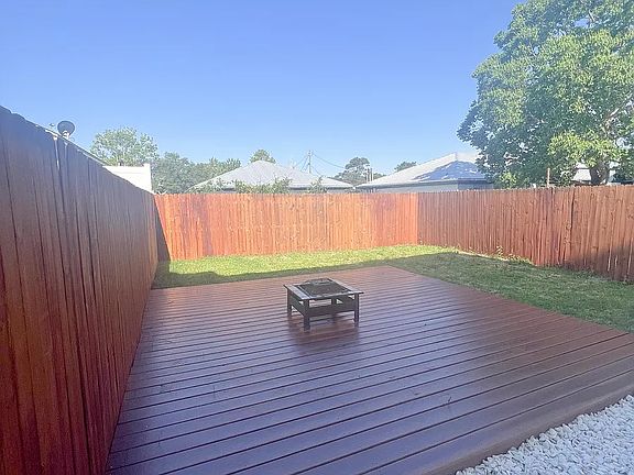5th image of 207 Ann Cir #10