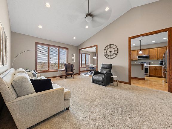3rd image of 2013 Ridgeway Pl