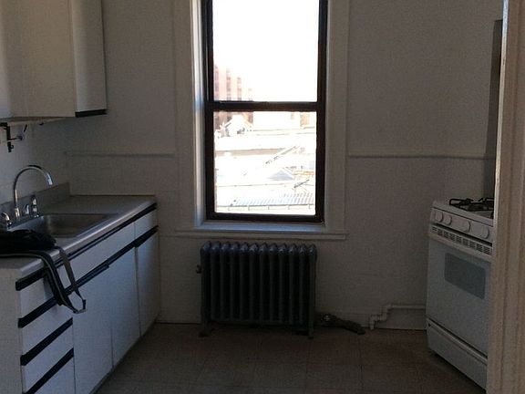 5th image of 212 Prospect Park W APT 3