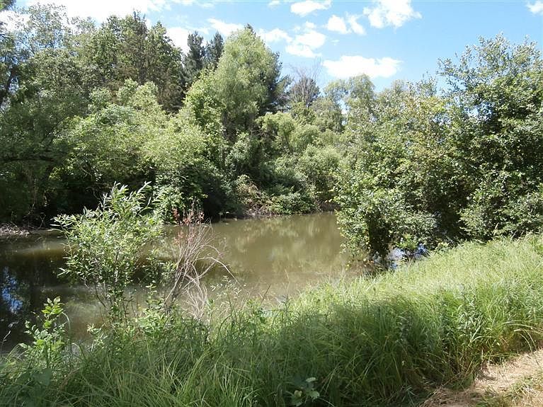 2nd image of Half Moon Lake Rd