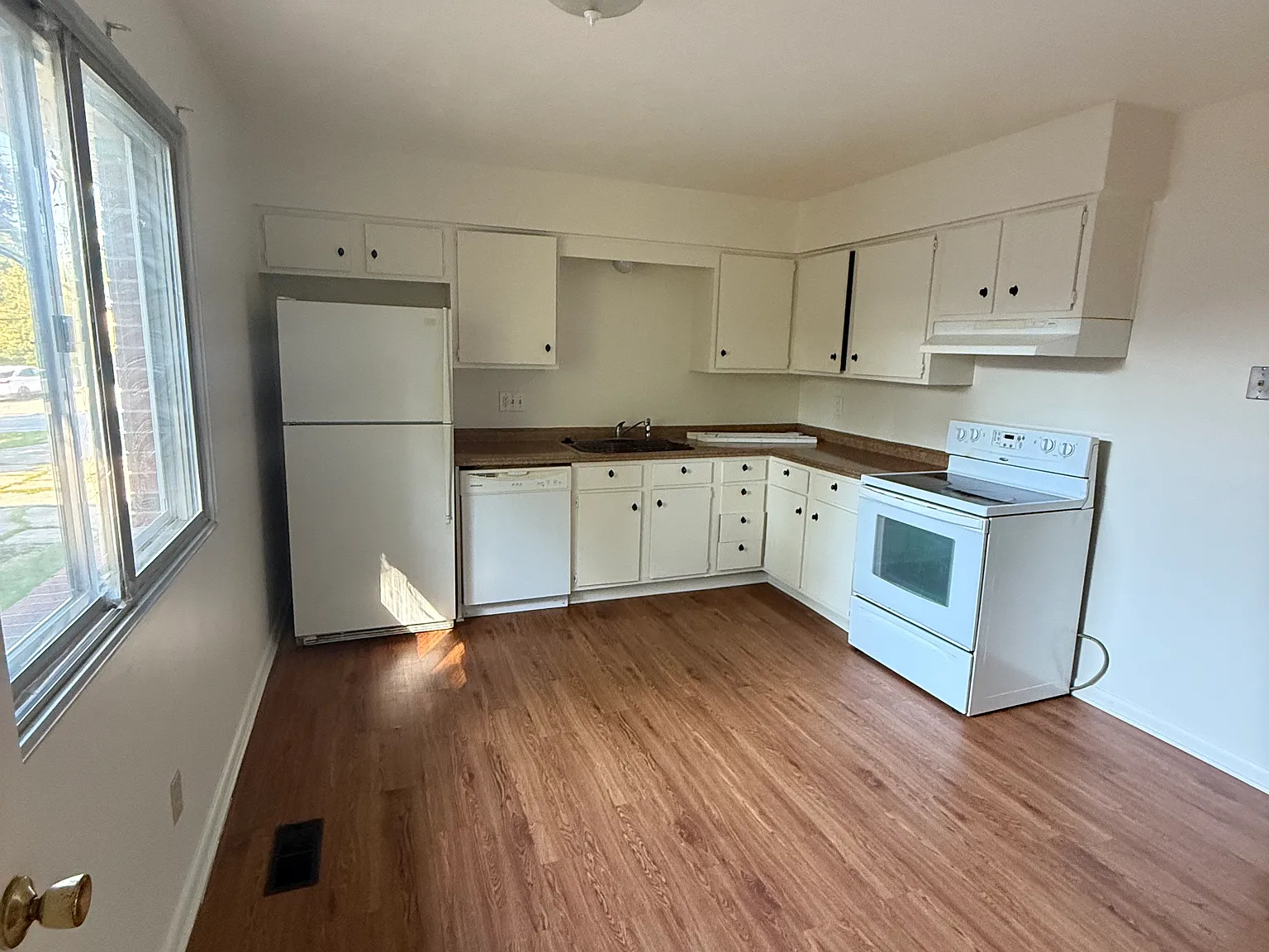 2 bed, 1850 sqft, $1,400 — Photo 3
