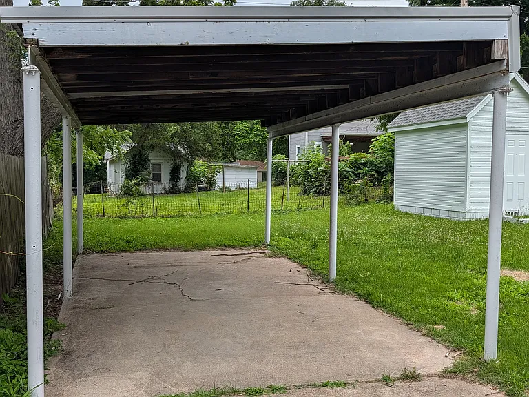 1215 S Willow Ave — Photo 16