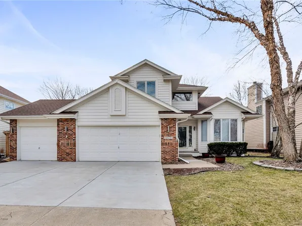 12222 Sunset Ter, Clive, IA 50325