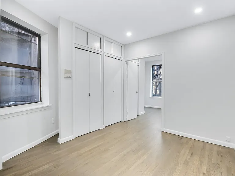 414 W 49th St #4D — Photo 3