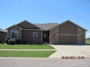 1805 NW 9th St, Abilene, KS 67410