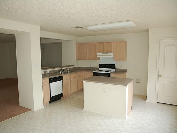 4th image of 1041 Silverstone Ln