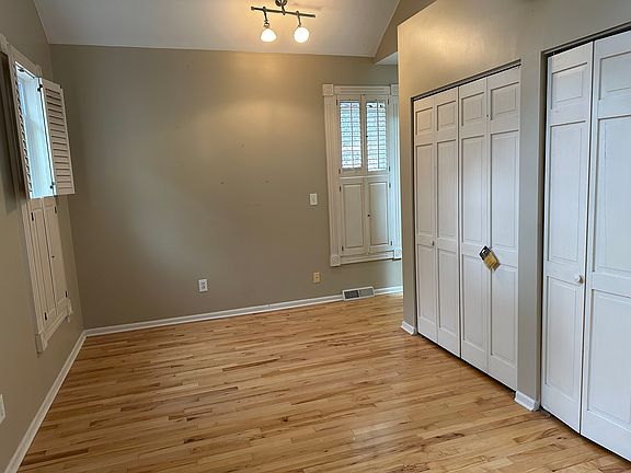 3rd image of 41 College St #1