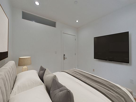 5th image of 324 Grand St #B3