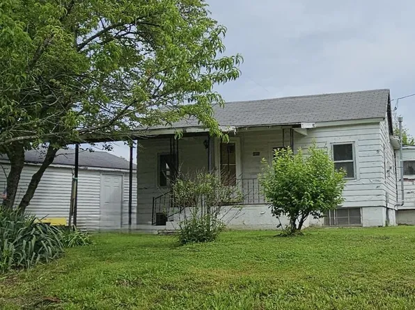 4801 Quail Run Rd, Salem, IL 62881