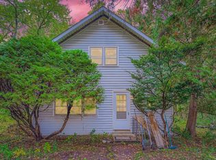 5146 Woodhill Rd, Minnetonka, MN 55345