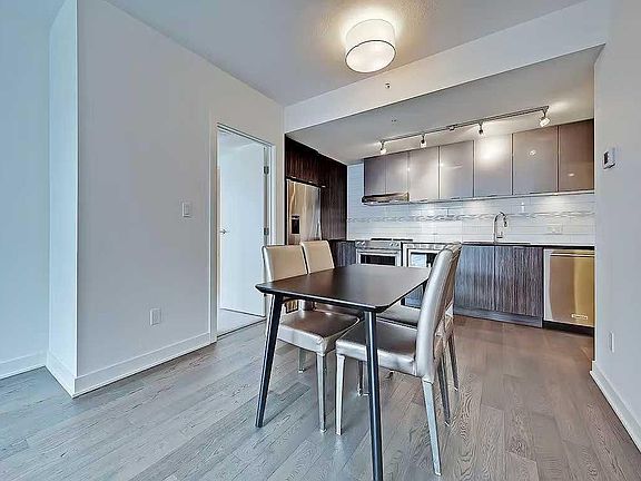 4th image of 930 S 6th Ave SW #1901