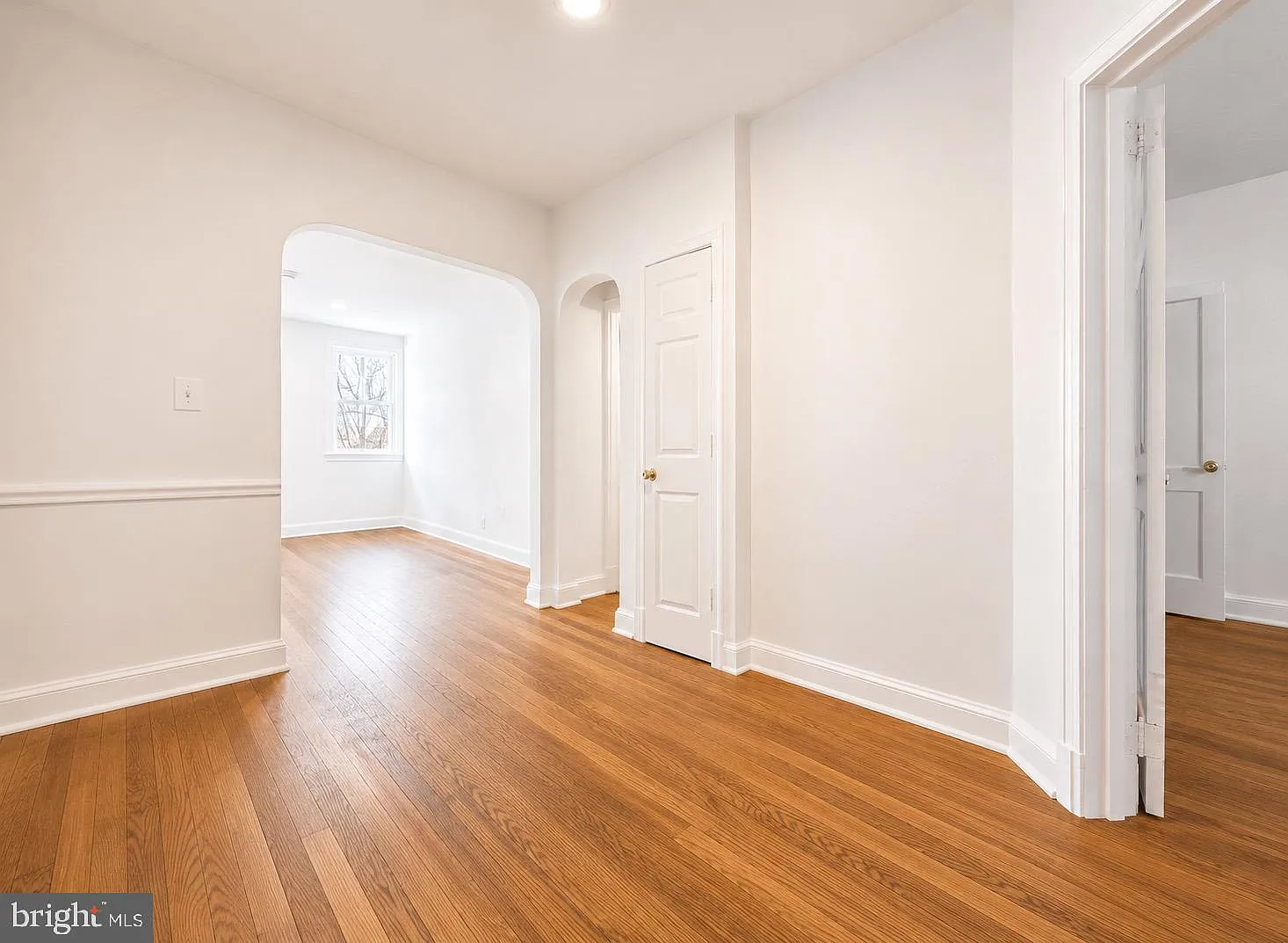 3 bed, 1.0 bath, 1052 sqft, $2,100 — Photo 2