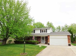 4611 W Hetherwood Dr, Peoria, IL 61615