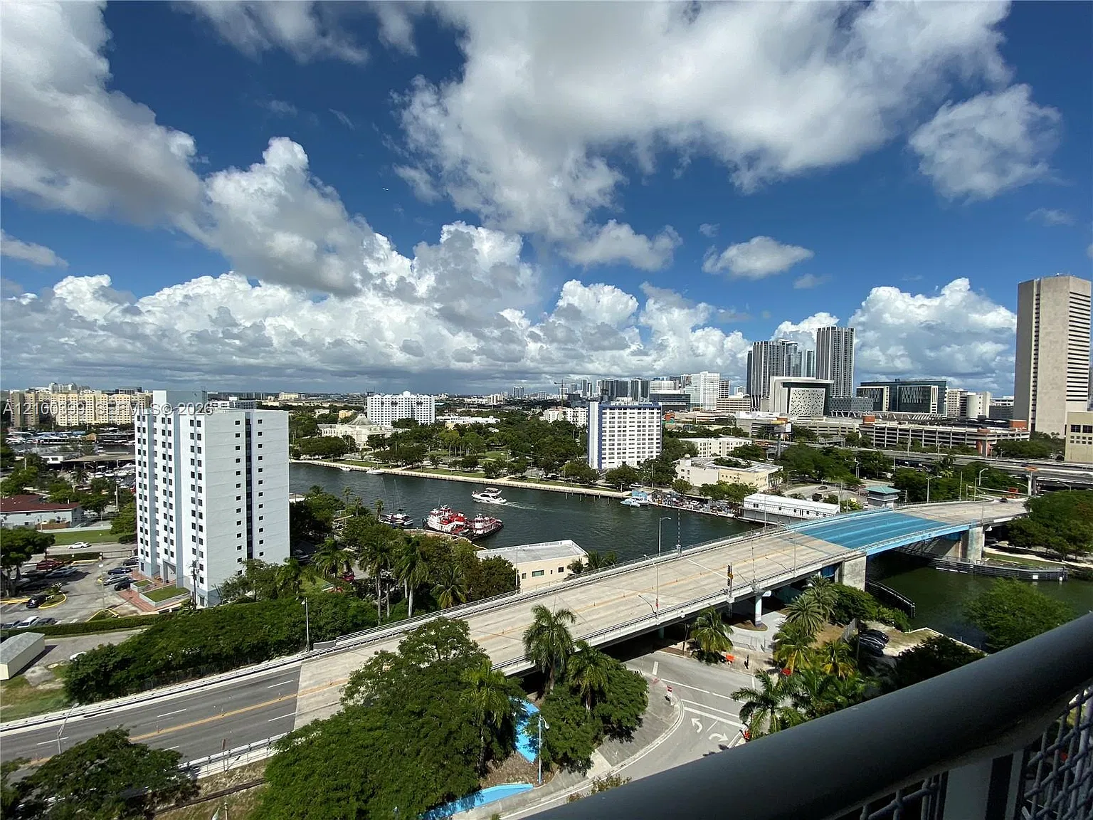 Neo Condo — Photo 4