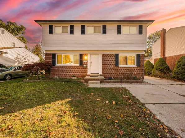 4803 Moore St, Wayne, MI 48184