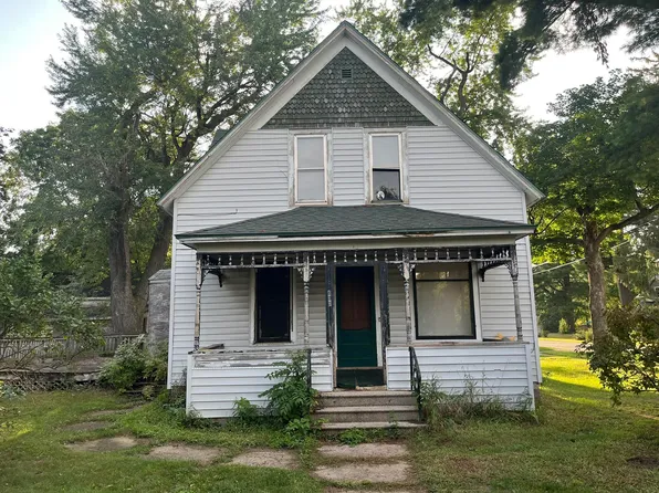 600 Division St, Wild Rose, WI 54984