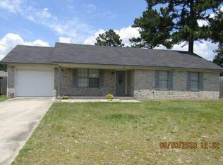 209 W Kenny Dr, Hinesville, GA 31313