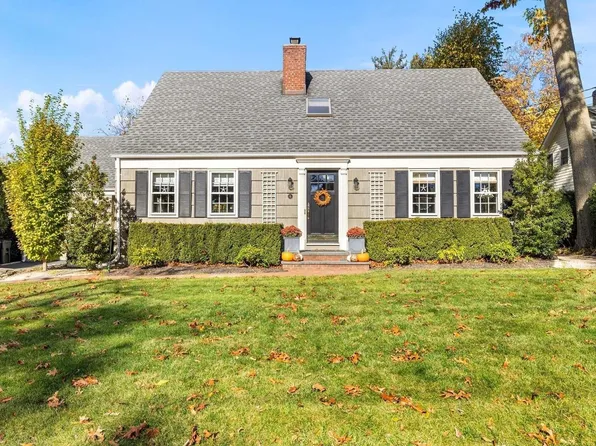 4 Chestnut Avenue, Glen Head, NY 11545