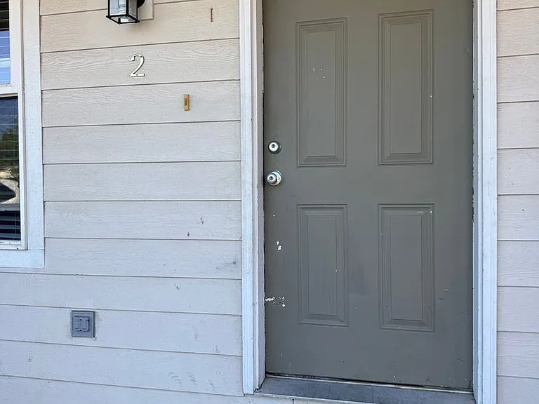 1512 Brook Ct — Photo 2