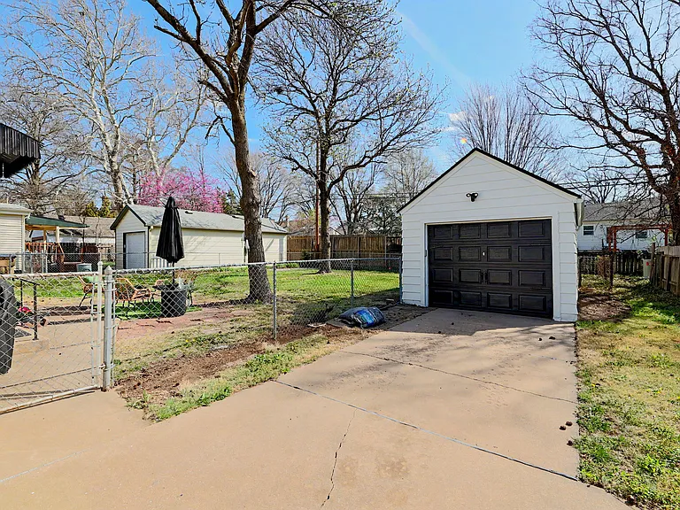 226 S Pinecrest St — Photo 58