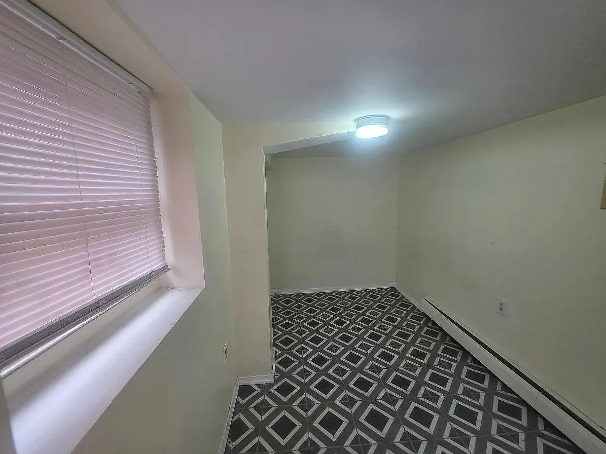 1424 35th Street — Photo 2
