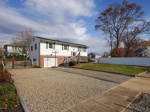 3rd image of 1240 Audubon Dr