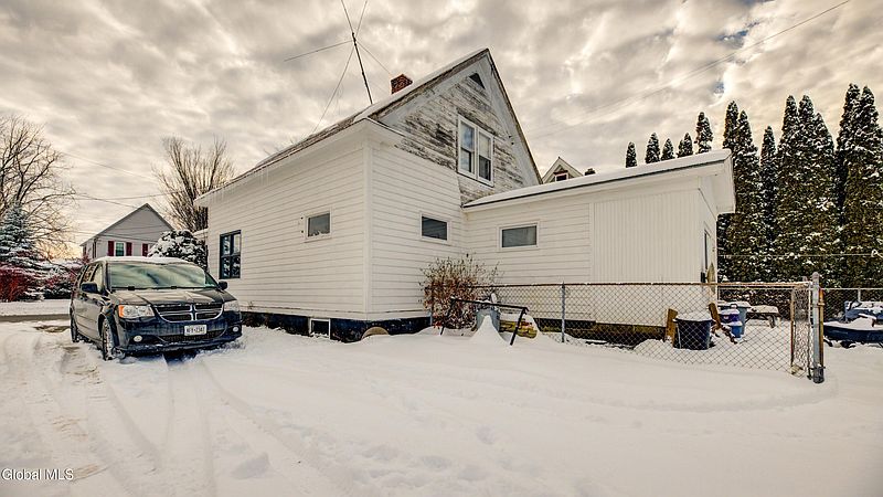 4th image of 421 Division Street