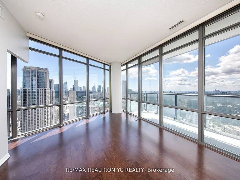 832 Bay St #3510 — Photo 12