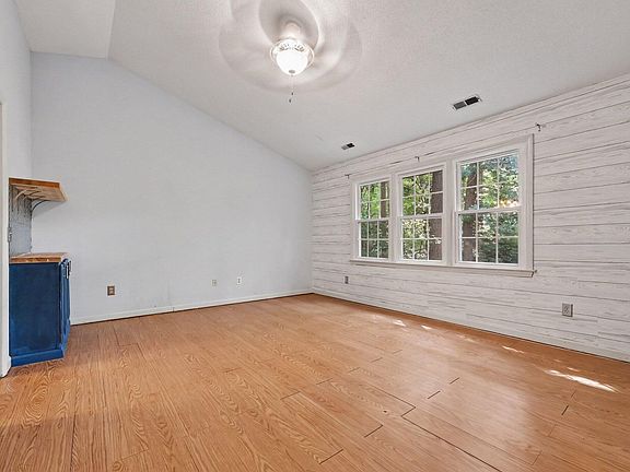 4th image of 1204 Belhaven Rd