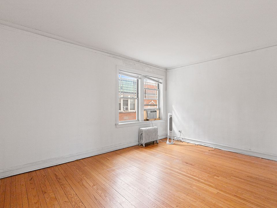 1st image of 4510 N Greenview Ave #2W