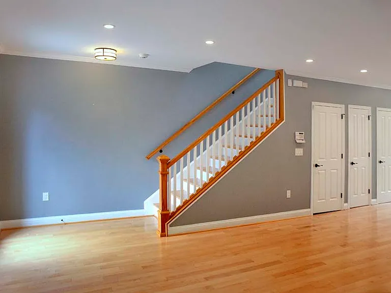 445 15th St NE — Photo 3