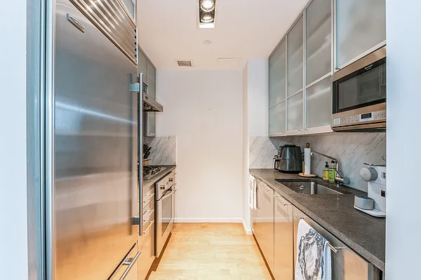 Sold by Manhattan Miami Real Estate | media 5