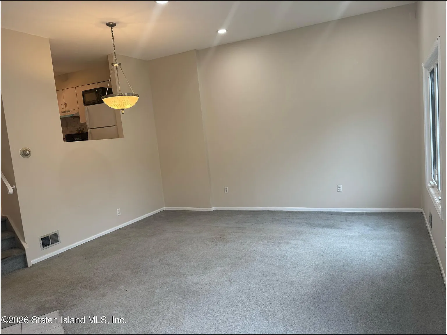 3 bed, 2.0 bath, 944 sqft, $3,050 — Photo 4